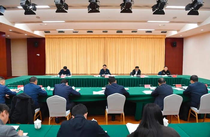中央八项规定精神学习教育纵深推进：8个指导组完成21地进驻，作风建设利剑直指基层新动向